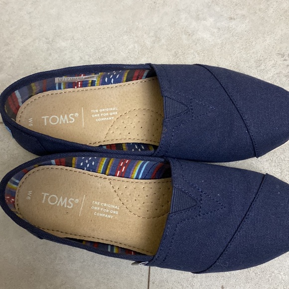 Toms size 6. Used thrice, please inspect pictures. - Picture 3 of 3